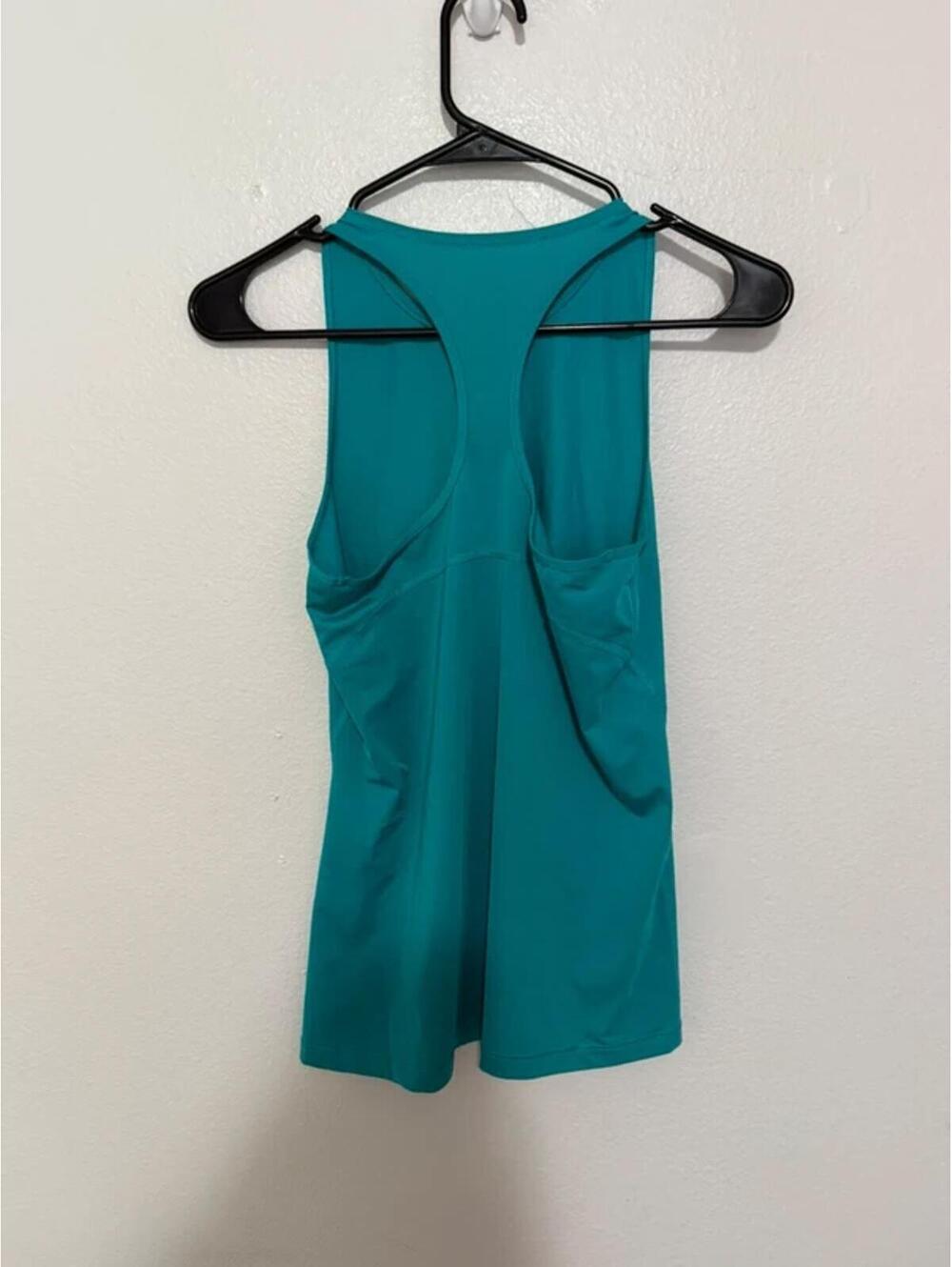 Nike XS women’s tank - Picture 3 of 3